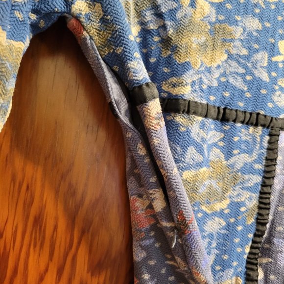 Floral Bodycon Keyhole Dress - Picture 5 of 7